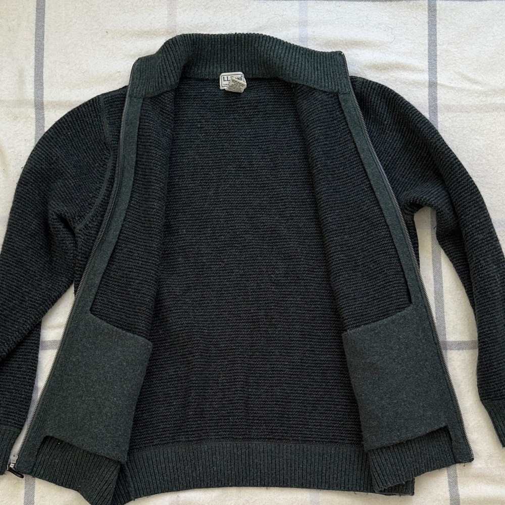 L.L. Bean Men's Dark Navy and Hunter Green Merino Wool Sweater - Picture 7 of 13